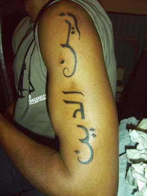 arabic tattoo writing. rihanna tattoos arabic.