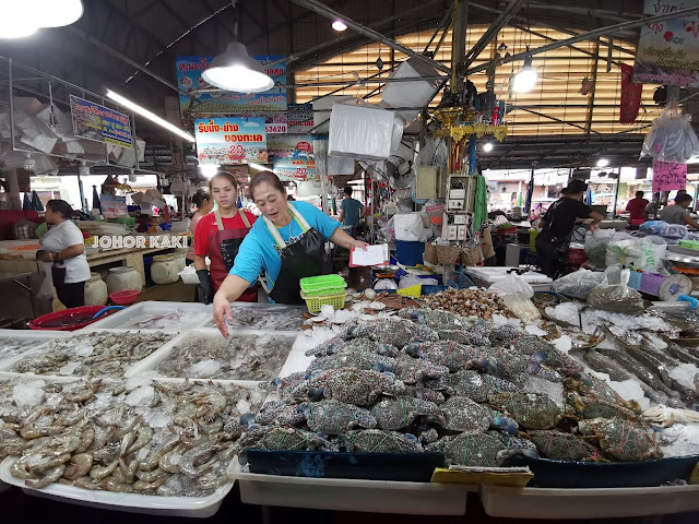 Fresh Food Market Cha-am in Hua Hin, Thailand