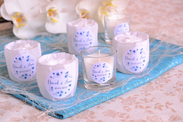 Bodas en color azul velas para detalles de invitados