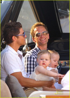 neil-patrick-harris-david-burtka-vacationing-in-st-tropez-02