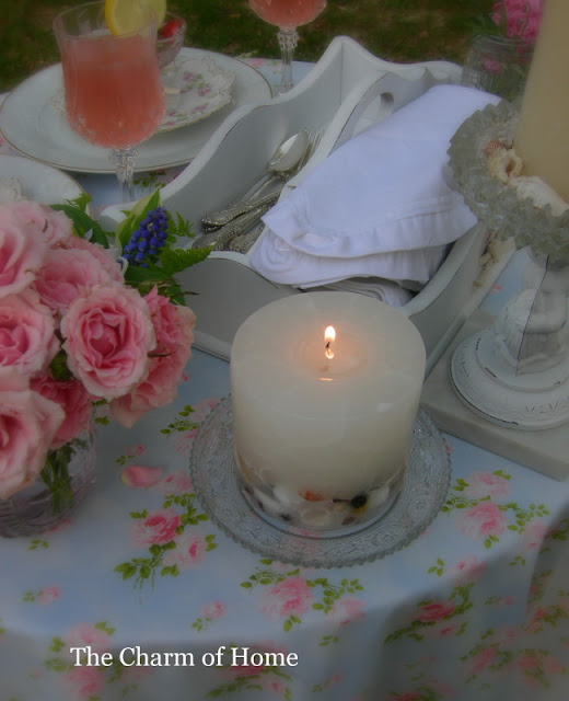 Shabby Chic Garden Table: The Charm of Home