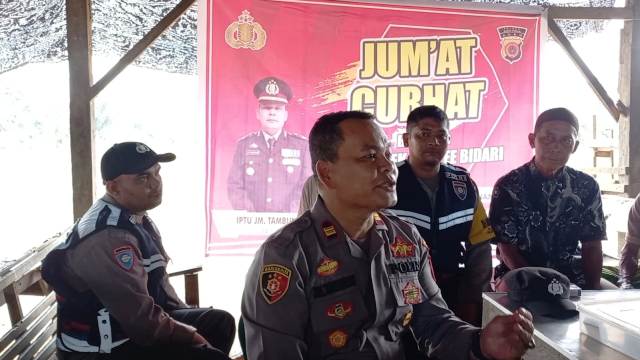 Laksanakan Program Jum’at Curhat, Kapolsek Pantee Bidari Polres Aceh Timur Dengar Langsung Keluhan Warga