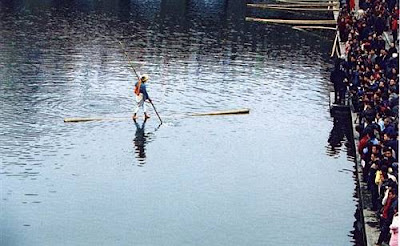 Unusual Way of River Crossing Seen On www.coolpicturegallery.net