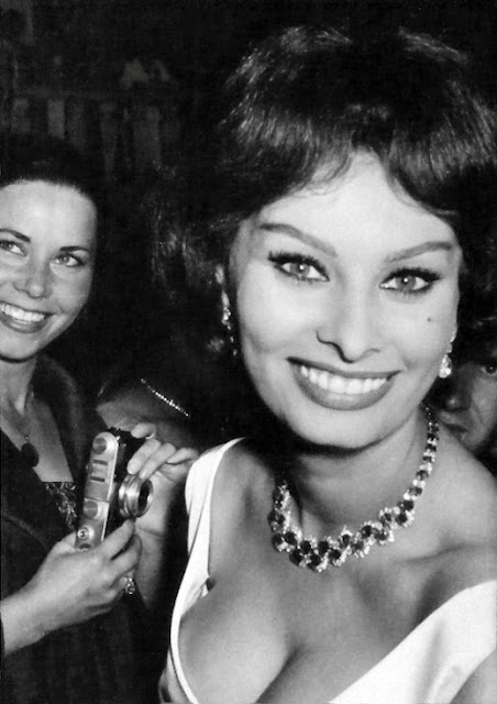 Sophia Loren Profile pictures, Dp Images, Display pics collection for whatsapp, Facebook, Instagram, Pinterest.