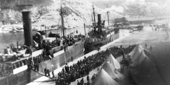 15.000 republicanos intentan escapar del terror franquista en el puerto de Alacant