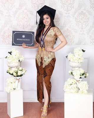 model gaya rambut wisuda modern terbaru