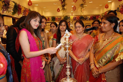 Sneha Ullal at South India Shopping Mall