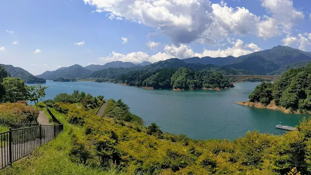 藤野から牧馬峠を越え宮ヶ瀬湖へ。裏ヤビツを上りヤビツ峠から名古木の棚田、弘法山公園に寄って平塚まで走るサイクリングコース