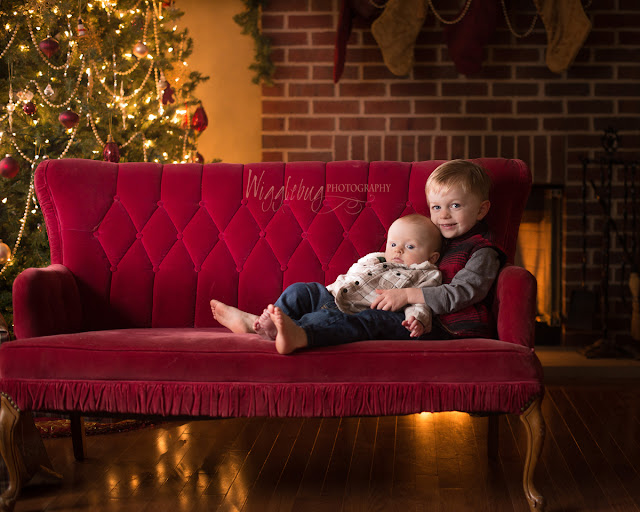 DeKalb IL and Sycamore IL indoor Christmas Mini session with real tree and red couch