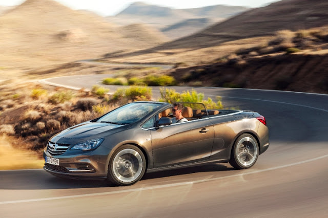 Opel Cascada cabrio nel deserto