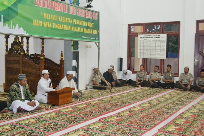 Ka.Kankemenag Berikan Materi Pada Pesantren Kilat  Polres Tala