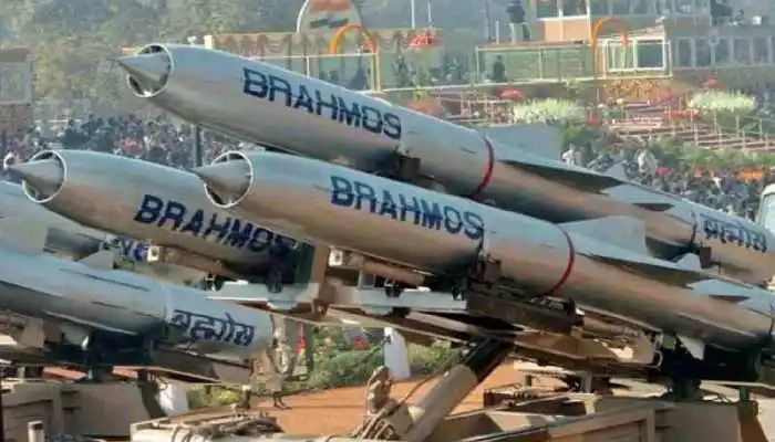 BrahMos Missile Live Fire Drill : चीन और पाकिस्तान पर नज़र , देश ने 2 खतरनाक ड्रिल को दिया अंजाम 