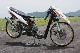 Foto modifikasi motor mio drag race title=