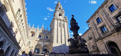 Catedral de Santiago por la Plaza de las Platerías.