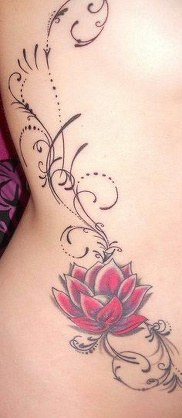 Belo Vermelho Flor de Lótus da Tatuagem no Lado do Corpo
