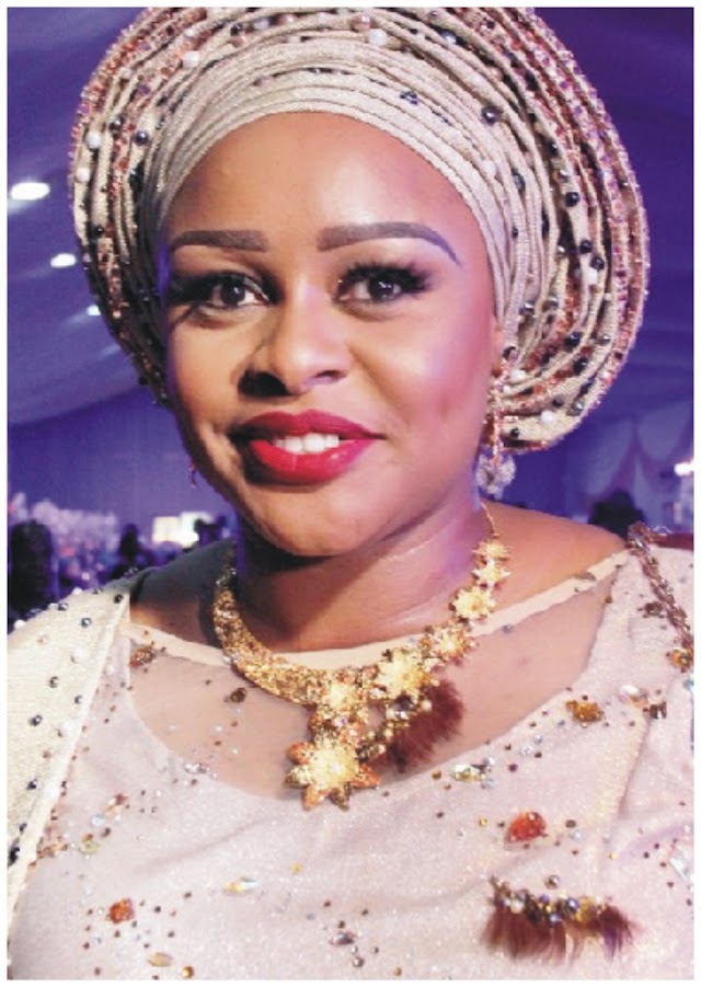 LAGOS BABE, BISOLA MUNIS, BURIES DAD IN STYLE