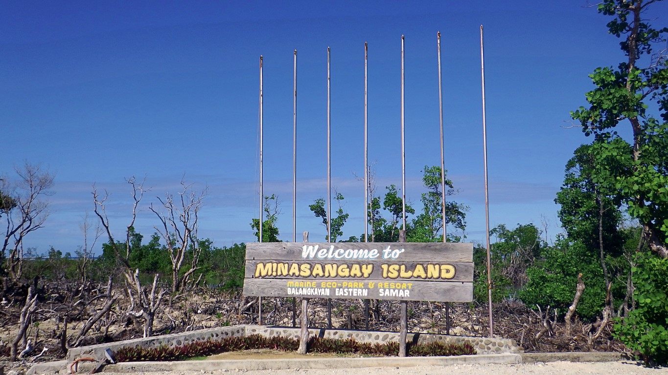 welcome signage at the second entrance to Minasangay Island