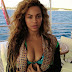Beyonce Bikinili Fotoğrafını Paylaştı