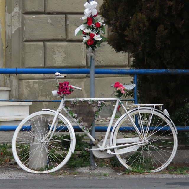 Ghost bike, road victims, Via della Cinta Esterna, Livorno