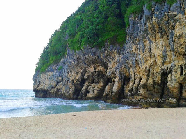 Pantai Lampuuk Aceh