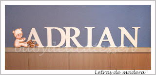 letras de madera infantiles para pared Adrián con silueta de bebé babydelicatessen
