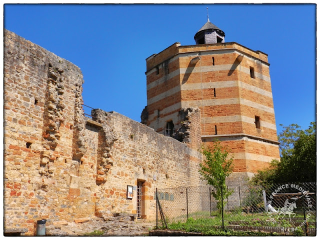 TREVOUX (01) - Château-fort