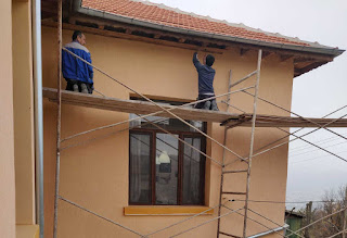  Hammering up the beams