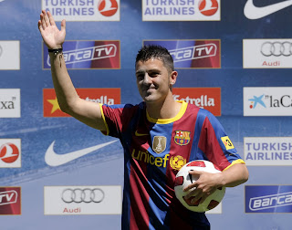 PRESENTATION OF DAVID VILLA AT CAMP NOU,David Villa wearing Barca T-Shirt