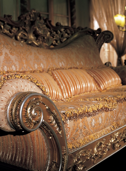 KNOW YOUR ANTIQUE COUCHES AND SOFAS - A GUIDE TO ANTIQUE COUCH