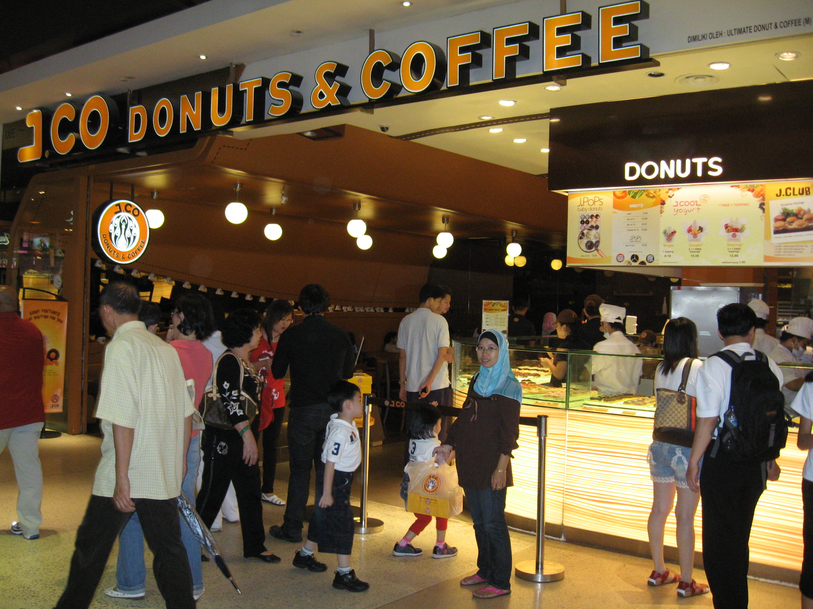 My wonderful family~~: # Jalan- jalan cari donut