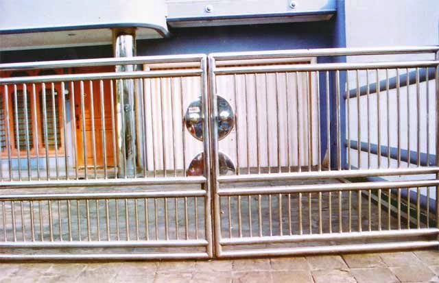  Pintu stainless minimalis di cibinong