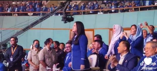 Wow, Inilah Gaya Santuy & Cuek Annisa Pohan Joget di Depan AHY & SBY, Lincah & Asyik Banget