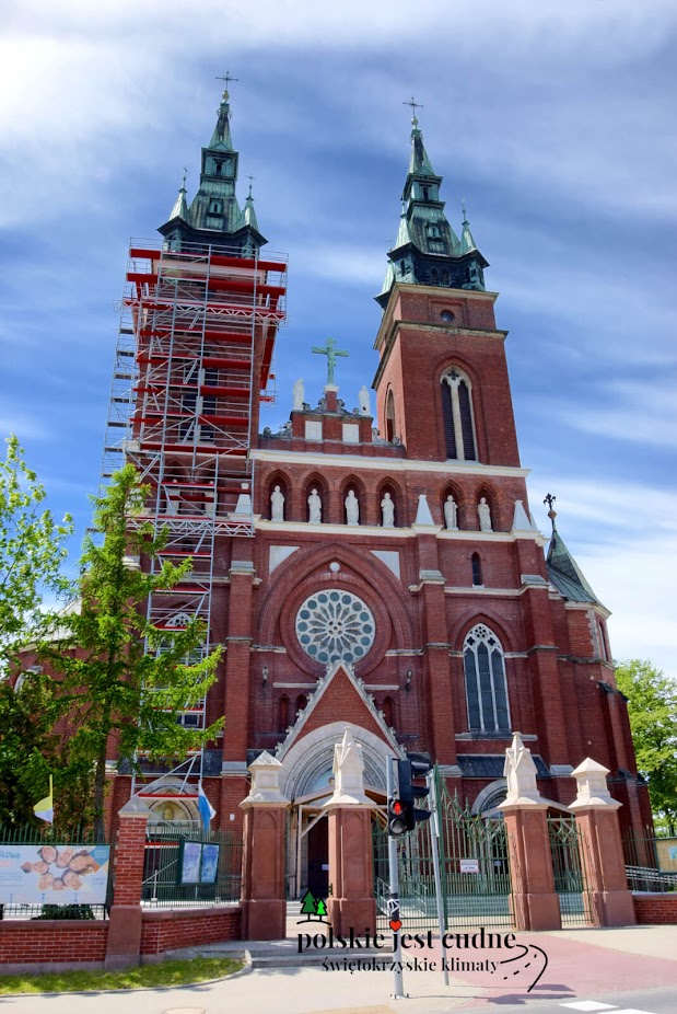 Kościół Świętego Krzyża-Kielce-ulica 1 maja-zabytek-czerwona cegła