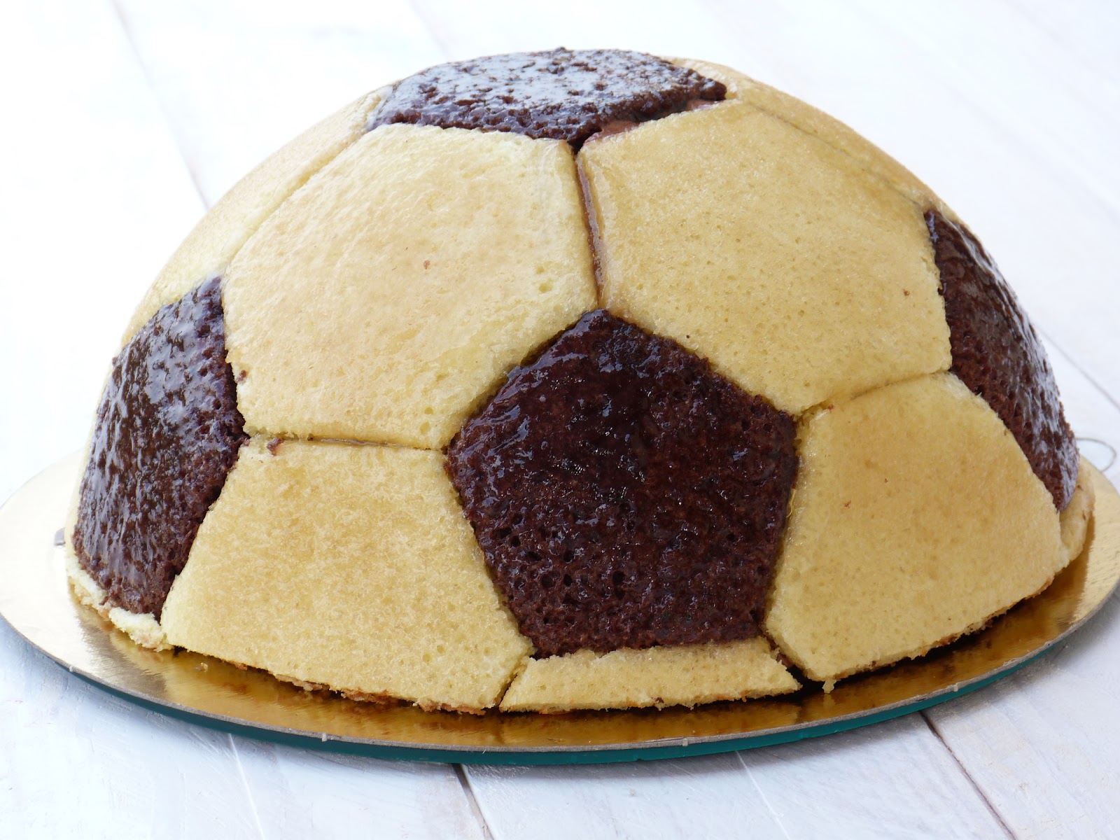 Chic Chic Chocolat Gateau D Anniversaire Ballon De Foot Mousses Chocolat Noir Et Blanc