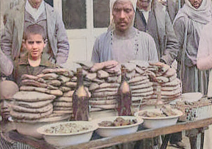 بائع فول وطعمية في العتبة .....القاهرة عام 1903