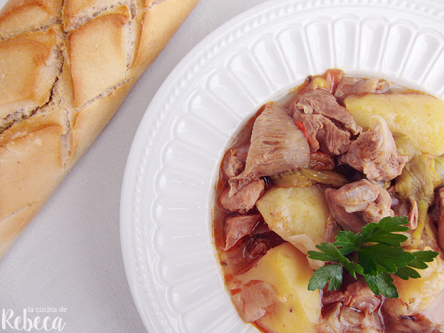 Patatas guisadas con pavo adobado