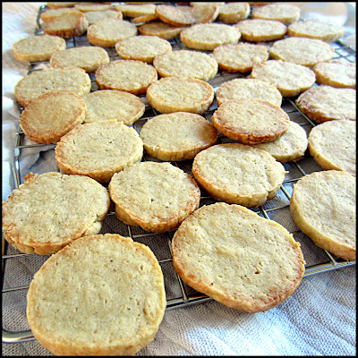 Hors table de Pauline - Biscuits apéritifs oignons et crème.