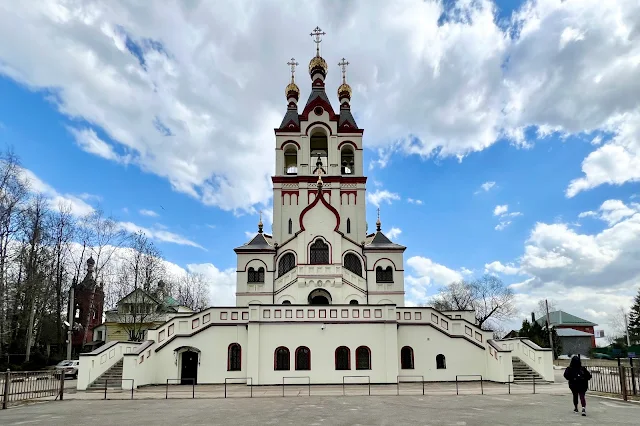 Долгопрудный, Лихачёвский проспект, дворы, храм во имя Казанской иконы Божией Матери в Тарбееве