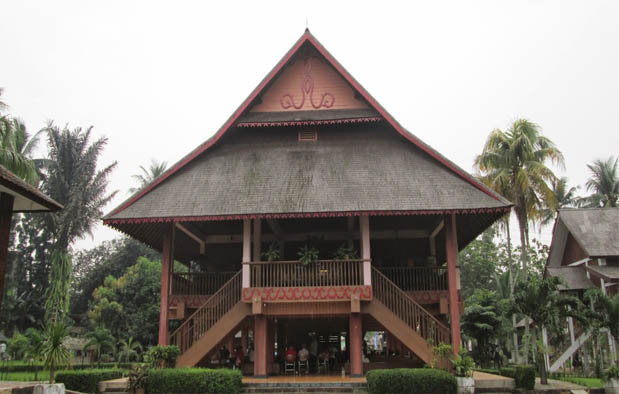 Rumah Adat Sulawesi Utara (Walewangko), Gambar, dan 