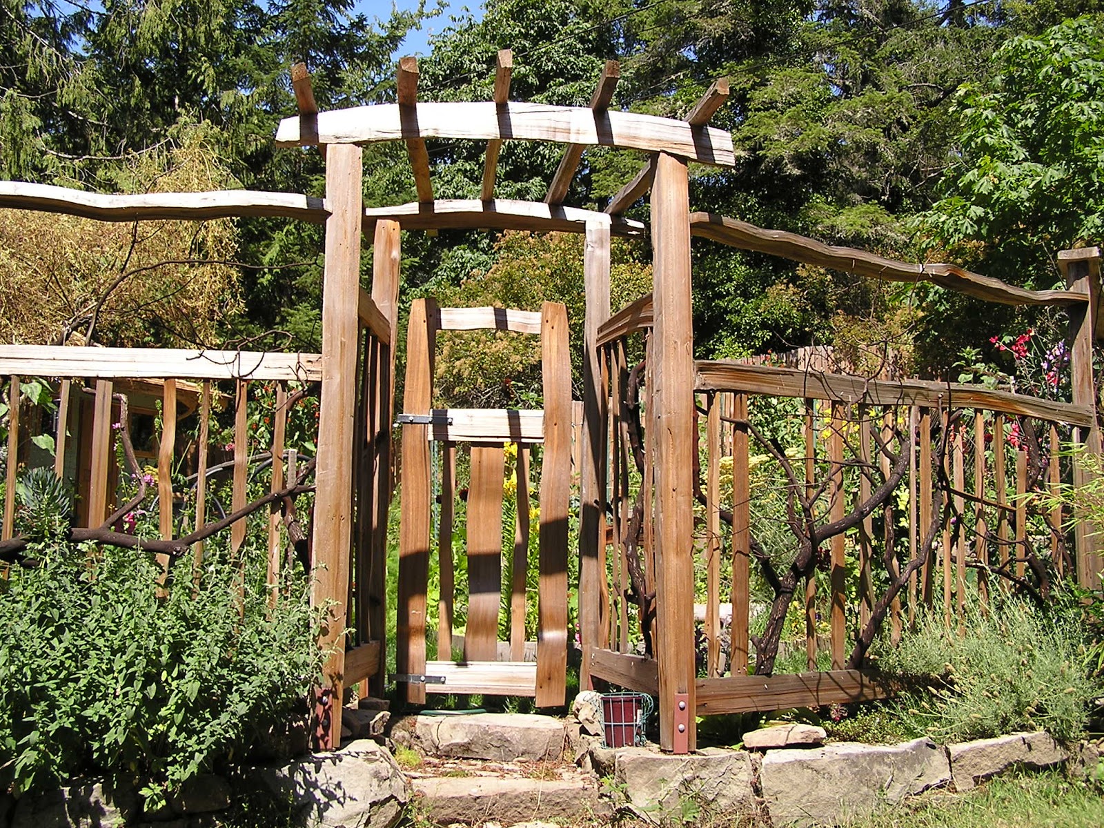 Garden Arbor With Gate | Autumn Weddings Pics