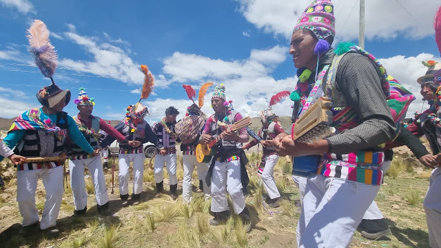 In diesen Gegenden von „Macha“ nördlich von Potosí-Bolivien hat der Karneval bereits begonnen