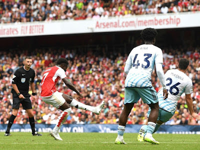 Arsenal starts their new season with a win as they trash Nottingham Forest in a 2-1 tally 