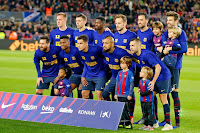 F. C. BARCELONA. Temporada 2018-19. Ter Stegen, Lenglet, Ousmane Dembelé, Rakitic, Busquets y Piqué. Messi, Nélson Semedo, Coutinho, Arturo Vidal, Jordi Alba. Los jugadores portan camisetas de apoyo a Rafinha, que acababa de sufrir una grave lesión.  F. C. BARCELONA 2 VILLARREAL 0. Domingo 02/12/2018, 18:30 horas. Campeonato de Liga de 1ª División, jornada 14. Barcelona, Nou Camp: 73.003 espectadores. GOLES: 1-0: 35’, Piqué. 2-0: 86’, Aleñá.