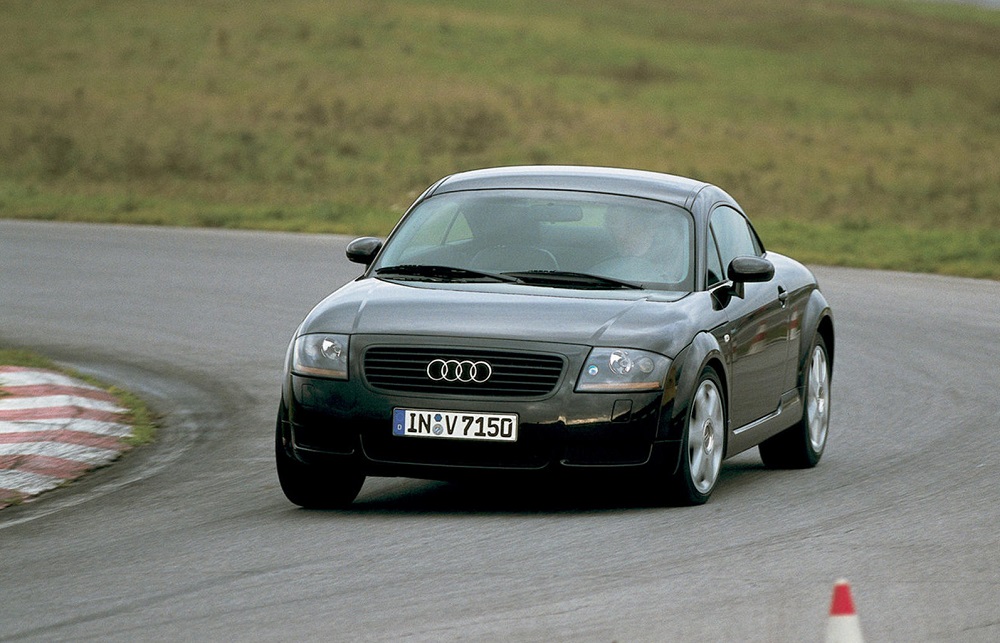 Audi TT thế hệ đầu tiên