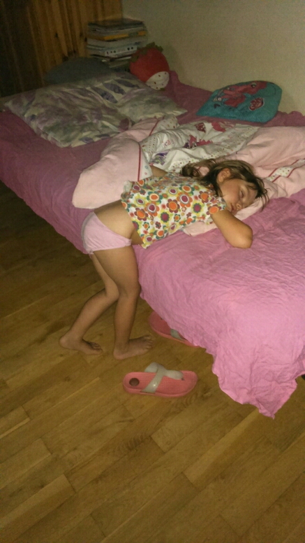 15+ Hilarious Pics That Prove Kids Can Sleep Anywhere - When My Babygirl Go To Toilet :-)