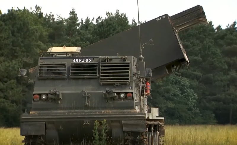 Британський телеканал показав, як україніці опановують 105-мм гаубиці і MLRS
