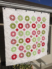 http://carrieontheprairie.blogspot.ca/2017/08/christmas-quilt-with-snowflakes.html