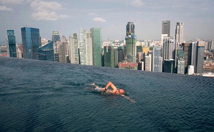 infinity-pool-at-top-of-marina-bay-sands-hotel-singapore-800x493