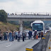 Campesinos bloquean Arco Norte a la altura de Ixtacuixtla por falta de pago de Tierras (Video)