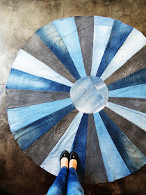 http://www.ohohblog.com/2015/09/diy-rug-with-old-denims.html